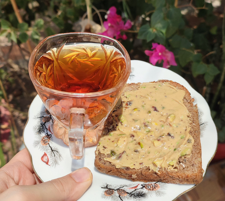 شوکوارده پسته ای ۲۵۰ گرمی